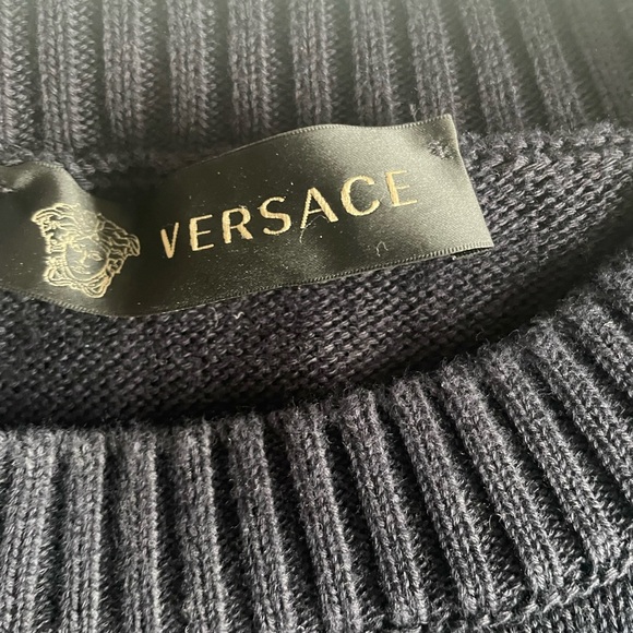 Versace - Picture 2 of 7